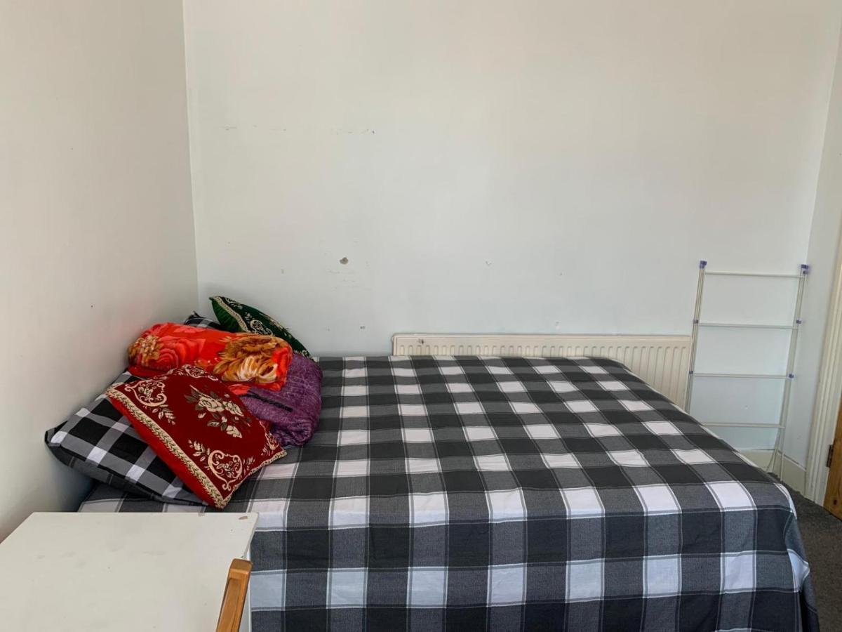 Double Bedroom Near The St Street Rail Station Londres