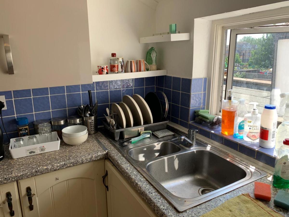 Double Bedroom Near The St Street Rail Station Gasthuis Londen