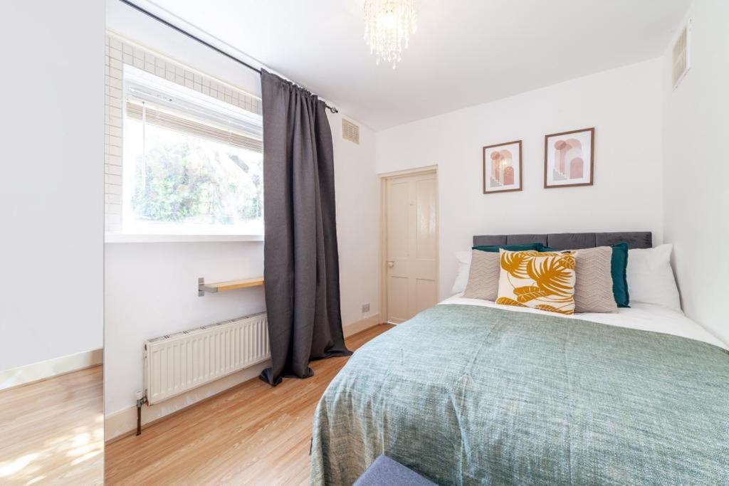 One Bedroom Flat In The Heart Of Brixton *