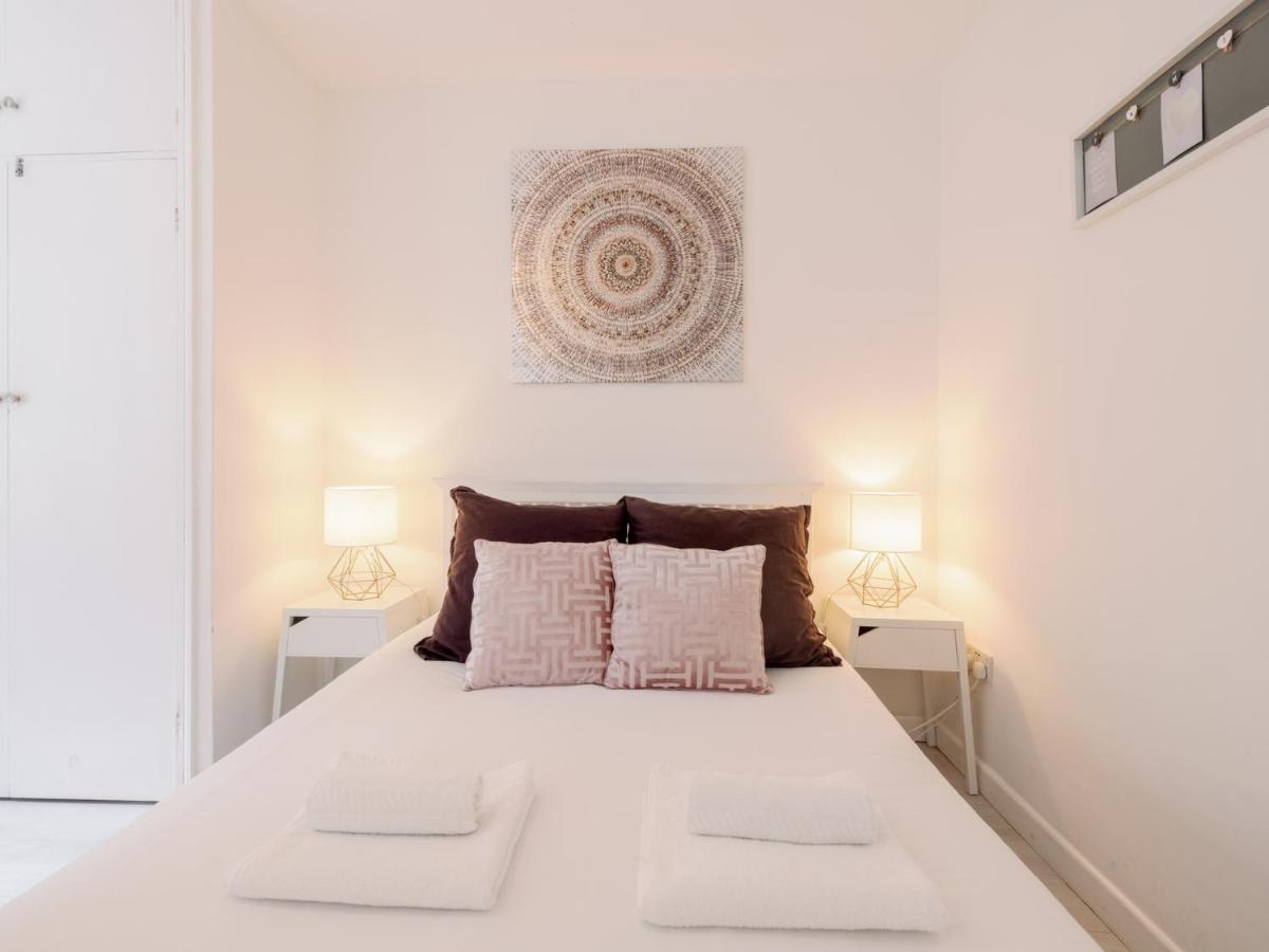 Spacious Flat In South With Balcony - Pass The Keys Apartamento