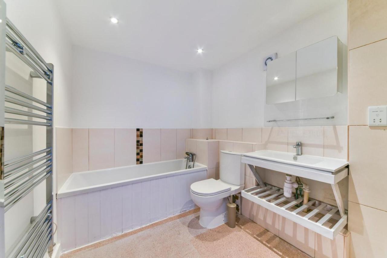 Amazing 2 Bedroom Flat In Canary Wharf *