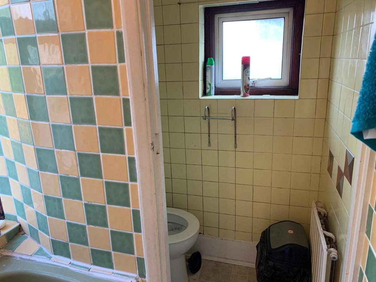 Gasthuis Double Bedroom Near The St Street Rail Station