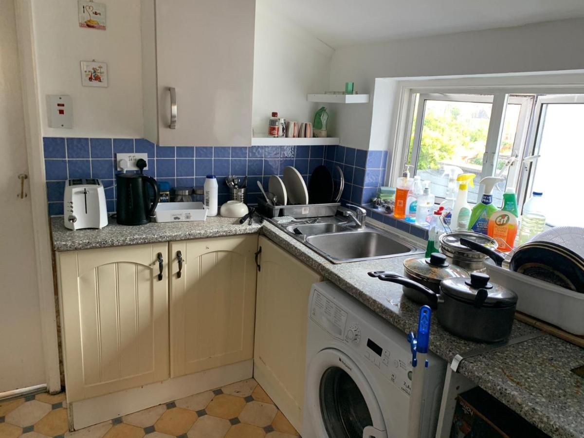 Double Bedroom Near The St Street Rail Station * Londen