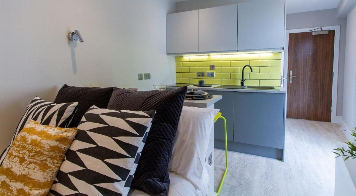 Stunning Modern At Seven Sisters Located In * Londres