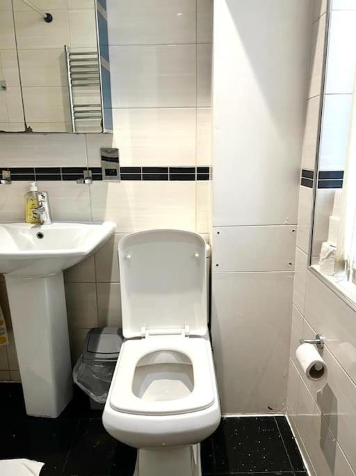 Comfortable Flat Near Apartment