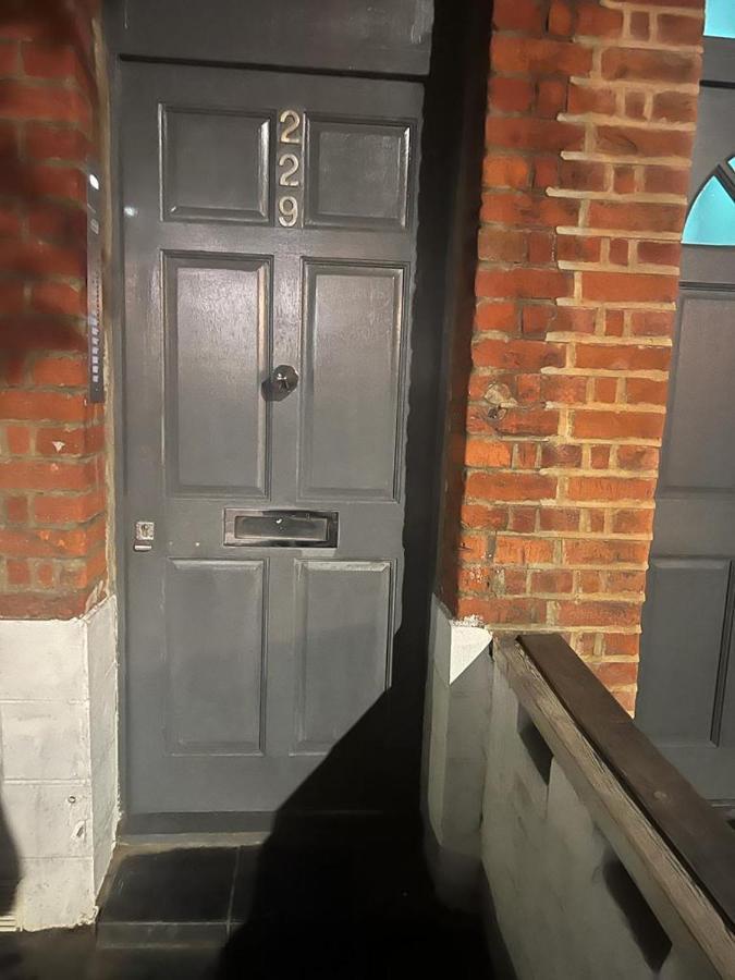 Queenstown Road Studio Flat Apartment London