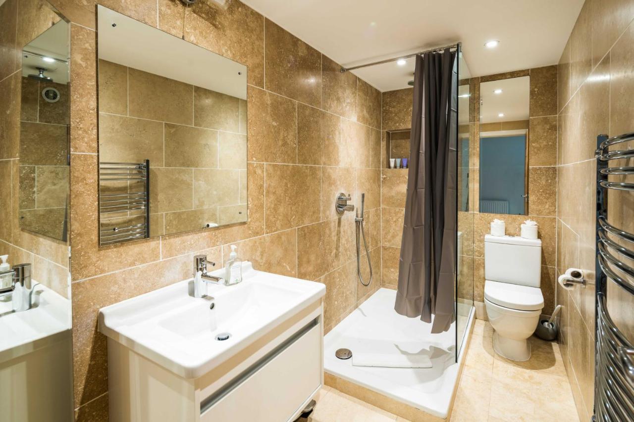 Elegant 2bd Duplex With Outdoor Patio/glass Canopy Apartamento Londres