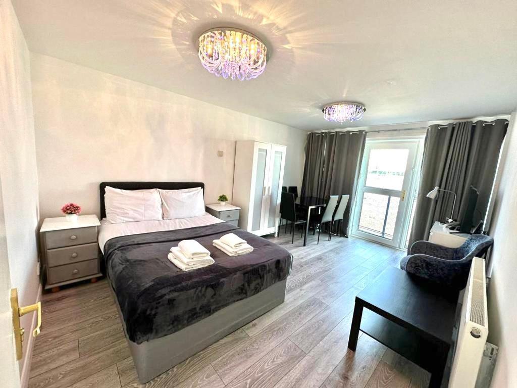 3 Bedroom Riverview Flat Canary Wharf Free Parking Appartement *