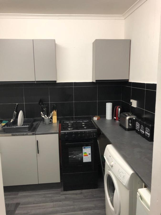 Great Location For Tourists And Commuters, Close To Transport Links, Double Bed Rooms. Casa de hóspedes