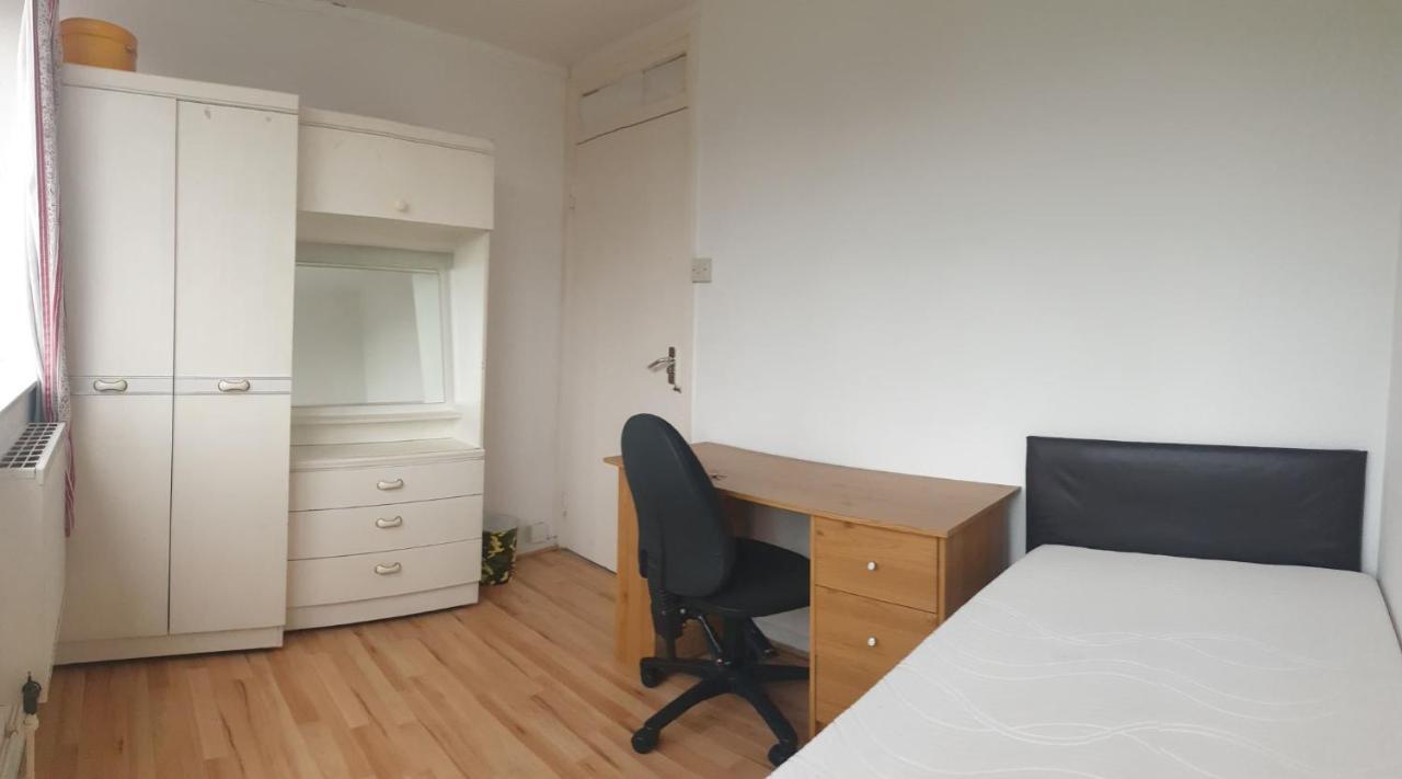 Habitación en casa particular Elephant & Castle - Zone 2 - Private - Shared Bathroom