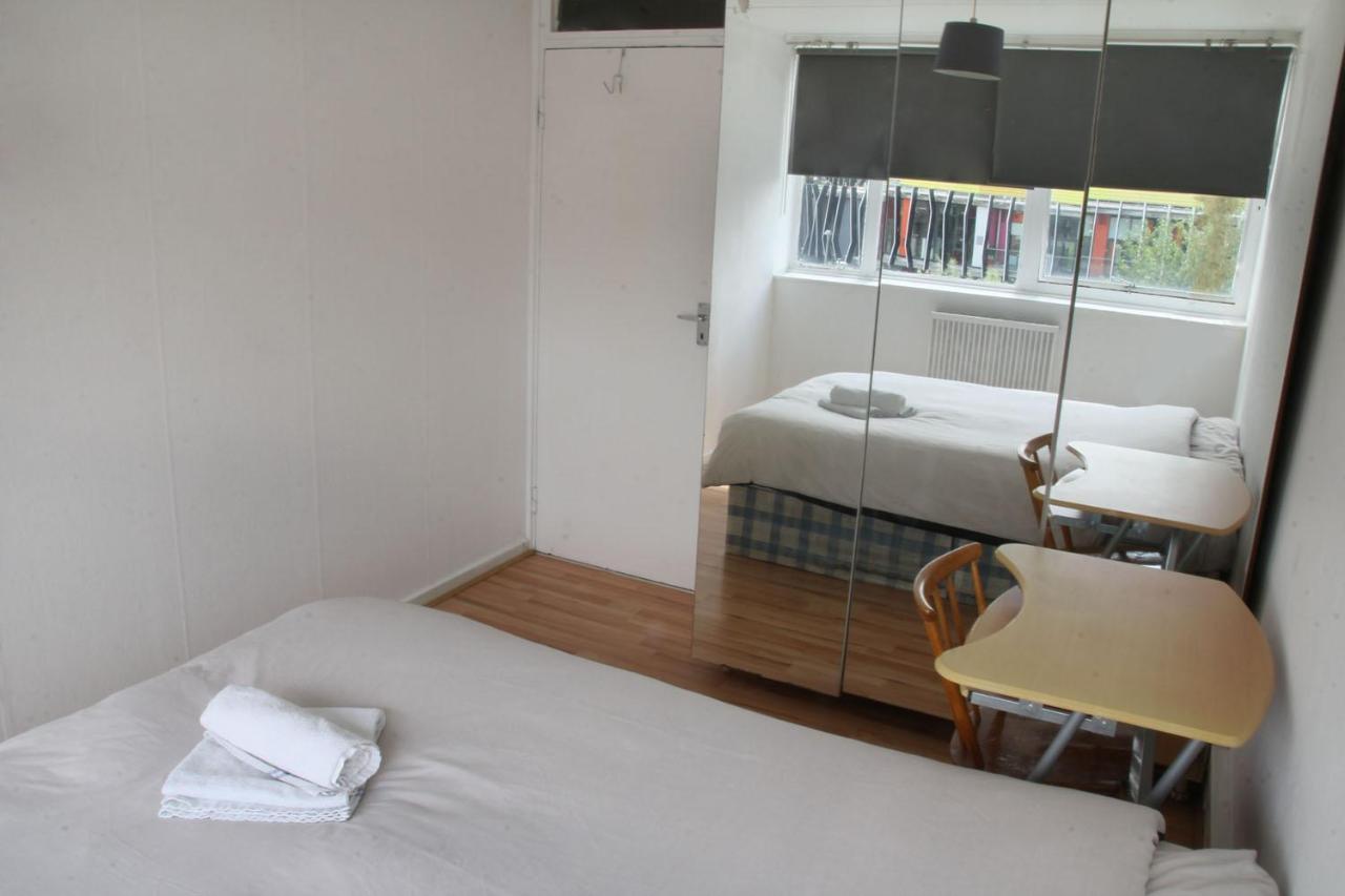 Elephant & Castle - Zone 2 - Private - Shared Bathroom *