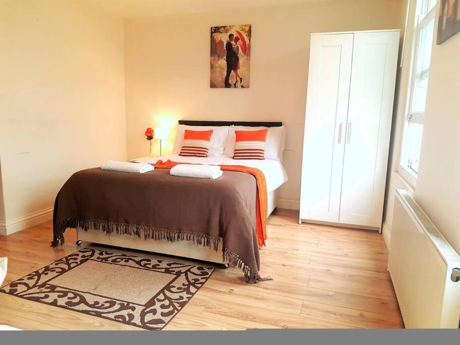Comfortable Flat Near Apartment