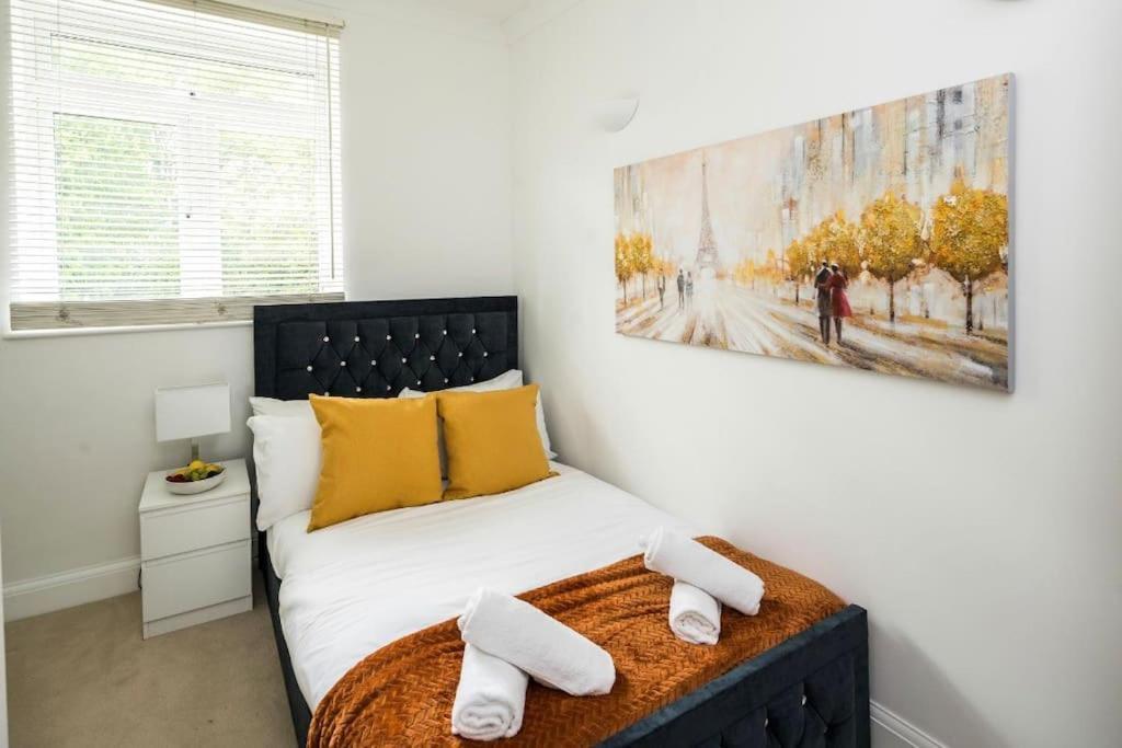 Where Style & Convenience Combine- Photo Id Required Apartamento *