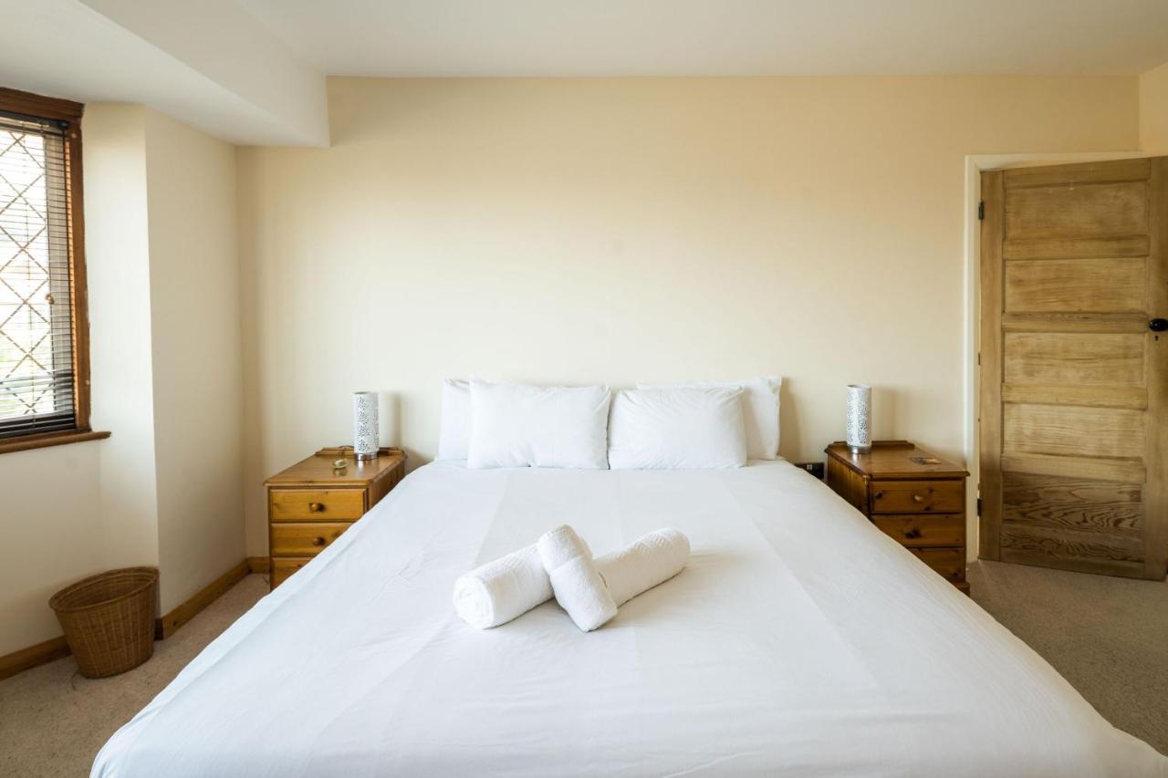 Hébergement de vacances Elegant 2bd House With Garden And Decked Patio *