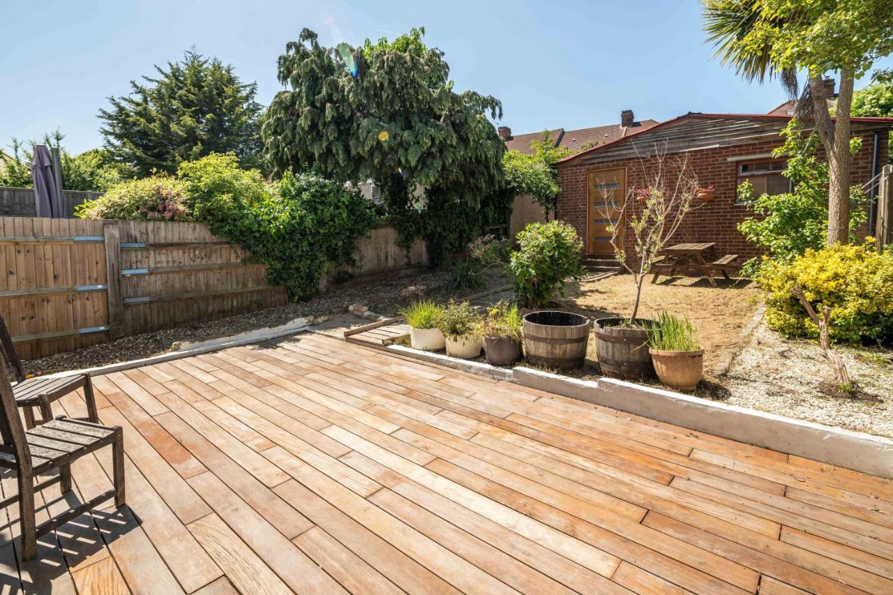 Hébergement de vacances Elegant 2bd House With Garden And Decked Patio Londres