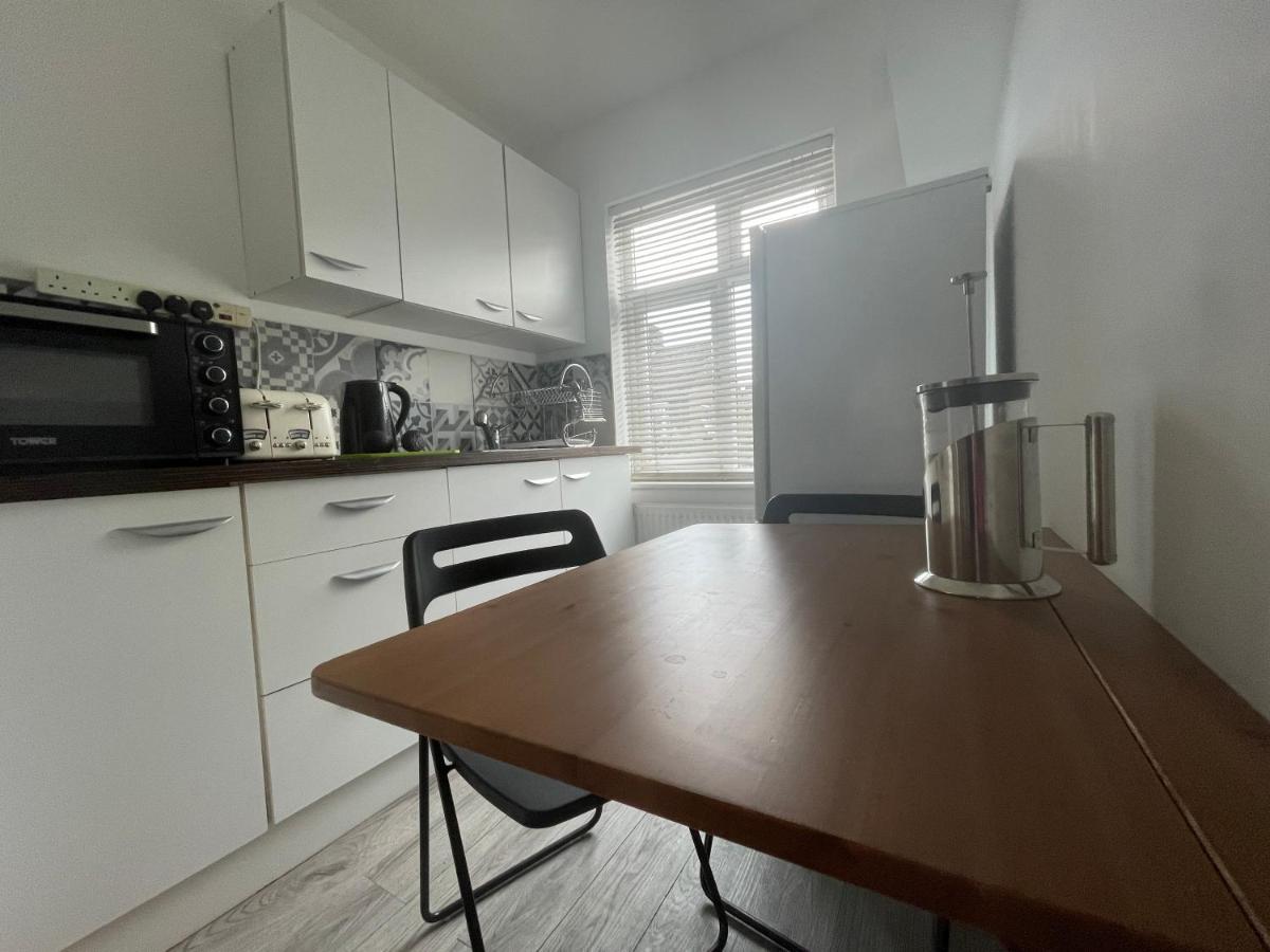 Entire House Floor Perfect For Couples & Freelancers - Available For Single Too Maison d'hôtes *