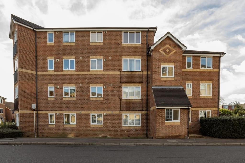 Bright &spacious One Bedroom Flat Off Canary Wharf Apartment