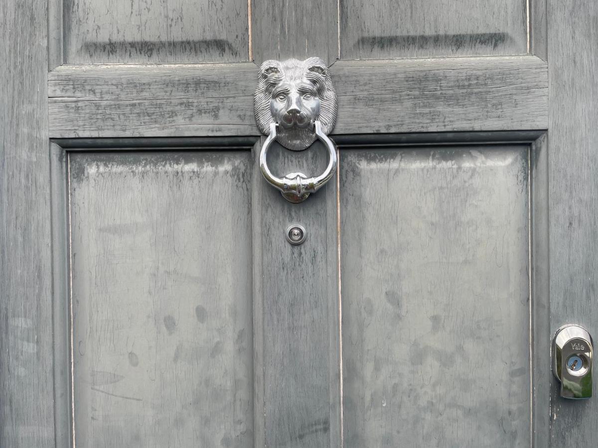 Entire House Floor Perfect For Couples & Freelancers - Available For Single Too Maison d'hôtes
