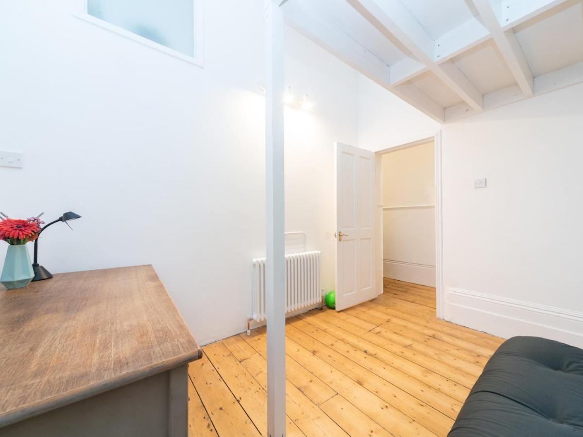 Pass The Keys Rustic And Quirky Flat In Charming Charlton Village Appartement