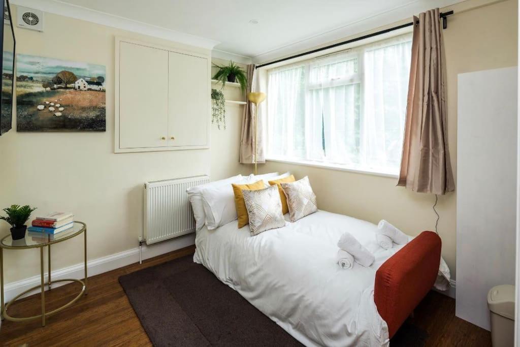 Where Style & Convenience Combine- Photo Id Required Apartamento