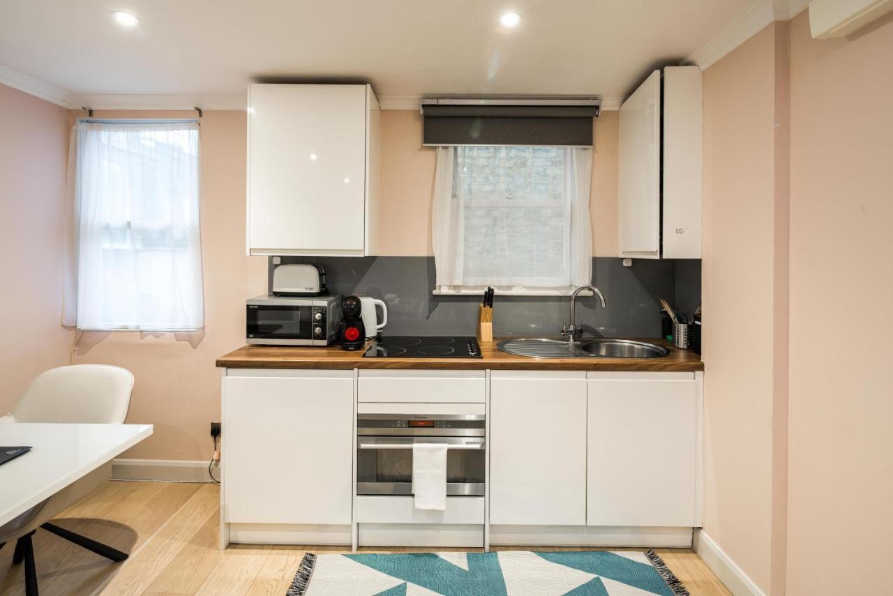 Superb Chelsea Rare Find With Patio 2 Min From Tube London