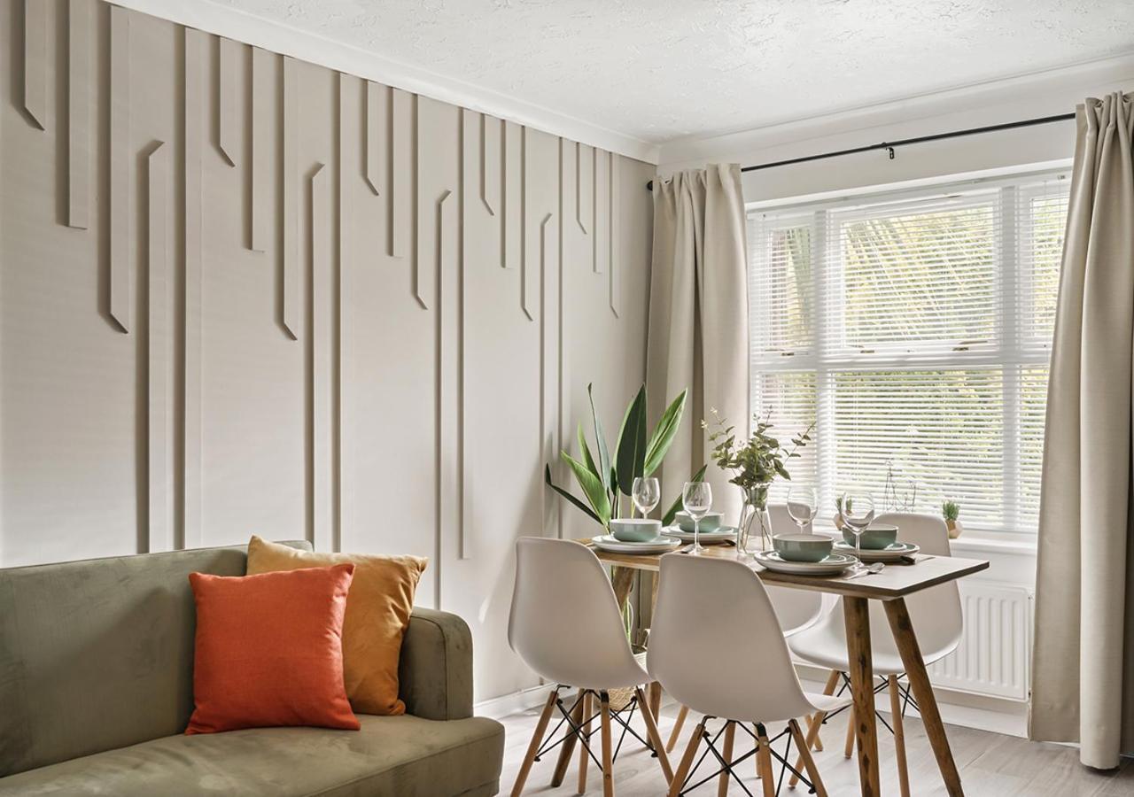 East House Near Tube With Parking * Londen