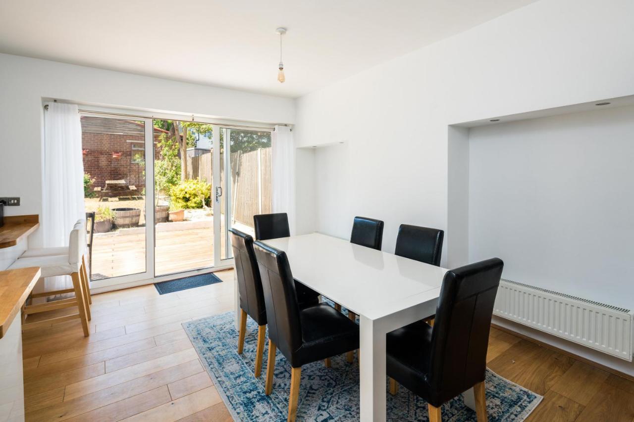 Hébergement de vacances Elegant 2bd House With Garden And Decked Patio *