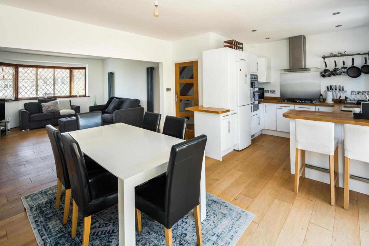 Elegant 2bd House With Garden And Decked Patio Hébergement de vacances Londres