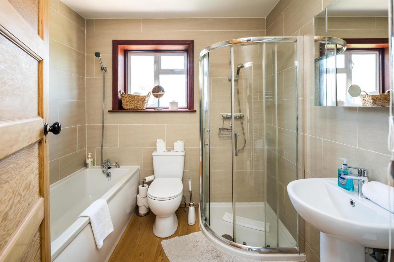 Hébergement de vacances Elegant 2bd House With Garden And Decked Patio Londres