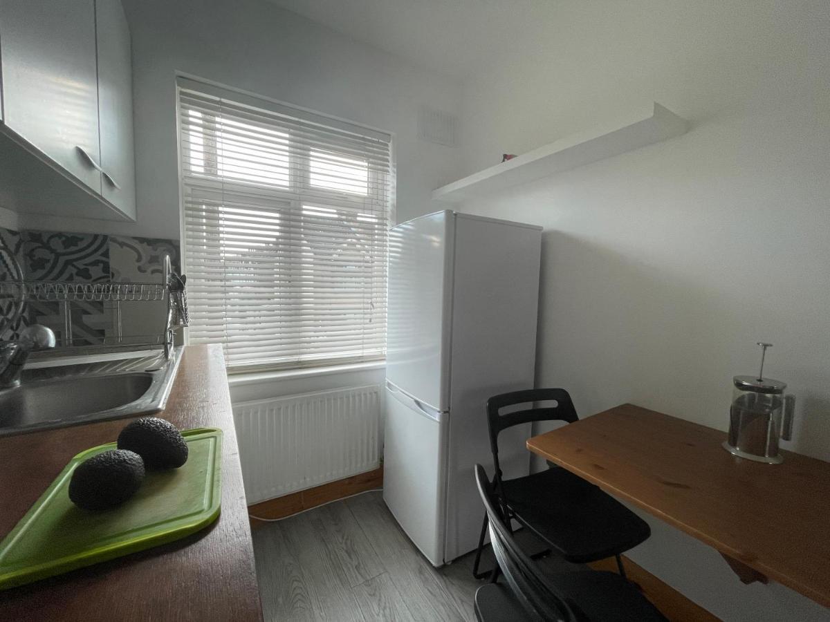 Entire House Floor Perfect For Couples & Freelancers - Available For Single Too Maison d'hôtes *
