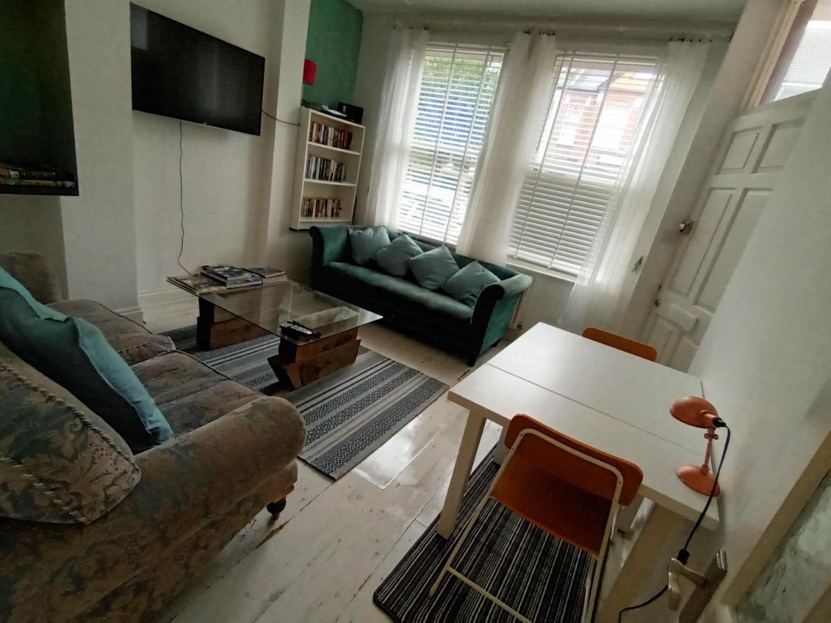 3 Bed Lovely Garden Flat Wandsworth Apartamento Londres