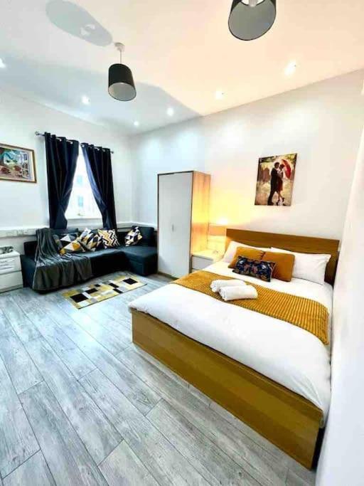 Comfortable Flat In Central Apartment