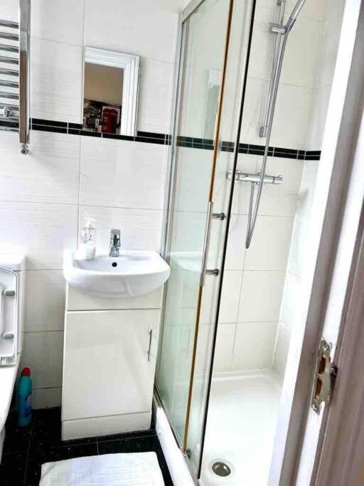 Apartment Beautiful One Bedroom Flat In Location