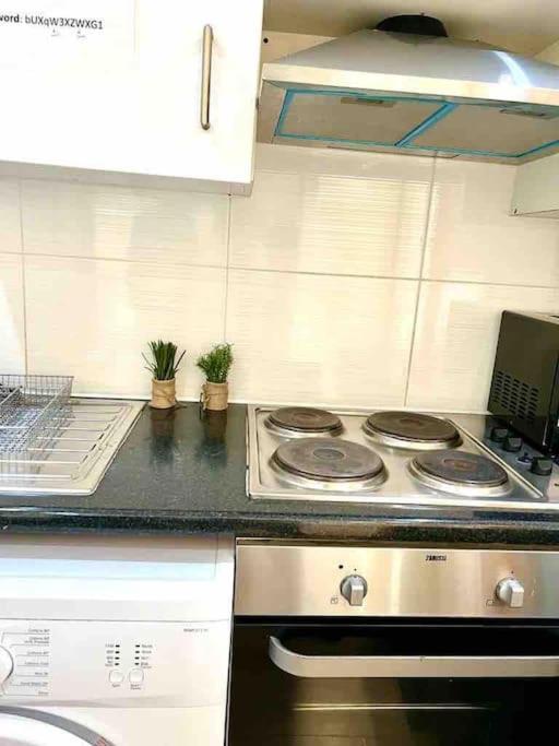 Beautiful One Bedroom Flat In Location Apartment London