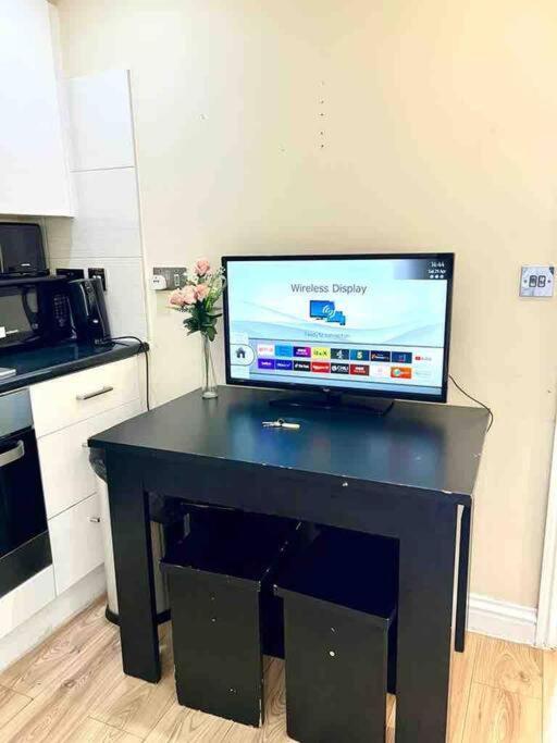 Beautiful One Bedroom Flat In Location Apartment London