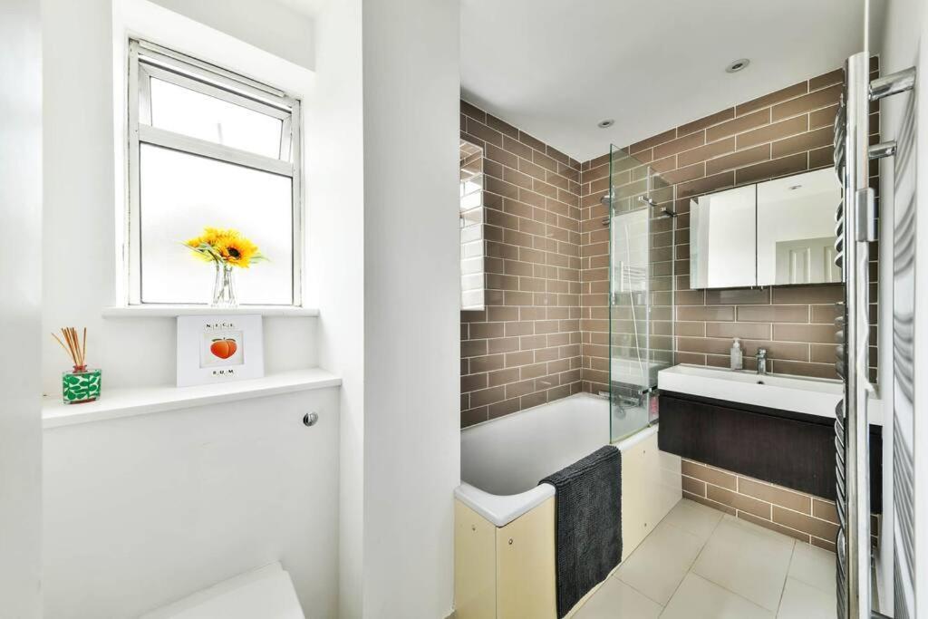 Appartement Ladbroke Grove - 2 Bed Near Portobello & Golborne Road Londen