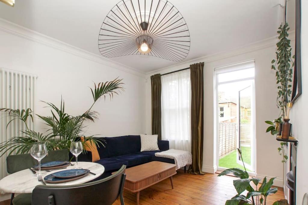 Newly Refurbished, Cosy & Modern In E17 * Londen