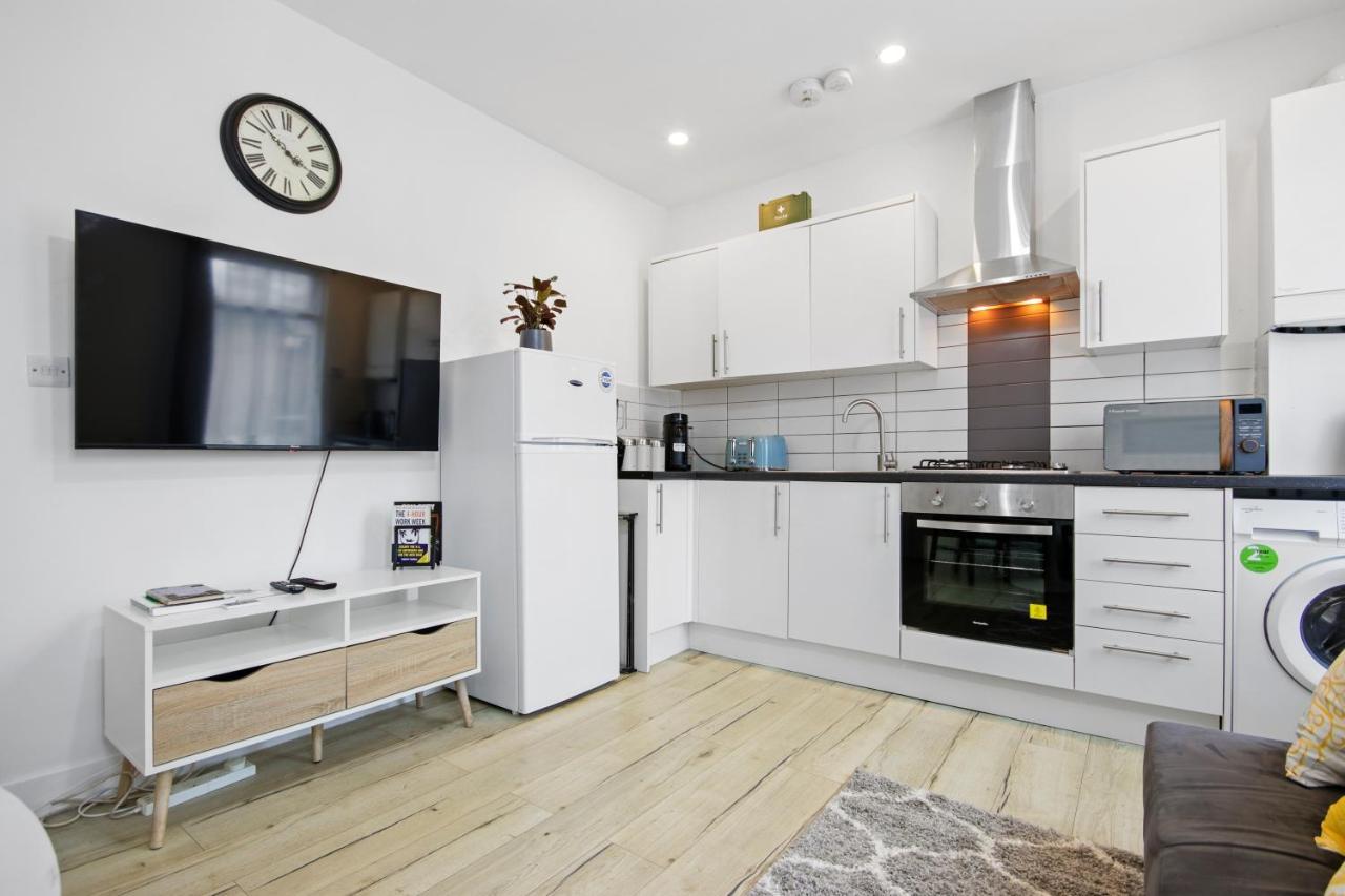 Modern 2 Bed East By Rebby Sleeps 5 Near Canning Town Station * Londres