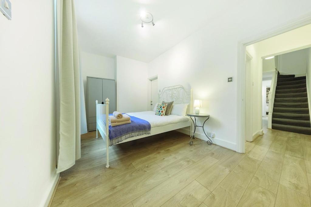 Apartment 3 Bedroom In Westminster *