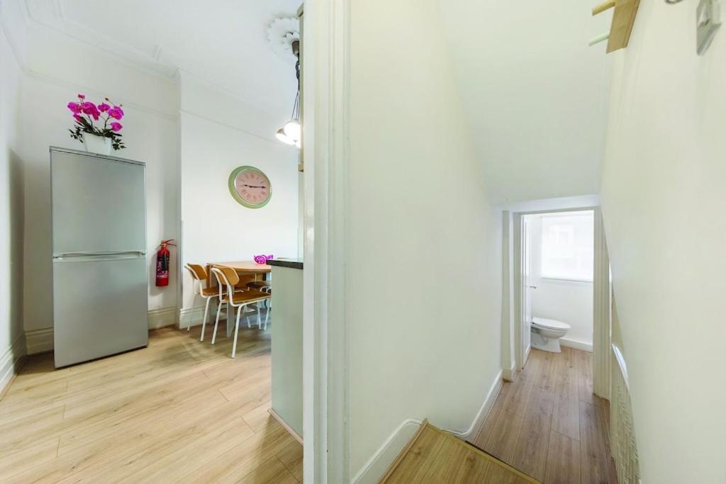 3 Bedroom In Westminster Apartment London