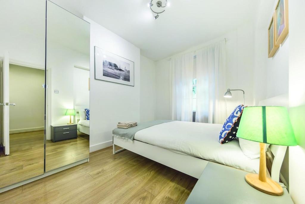 3 Bedroom In Westminster Apartment *