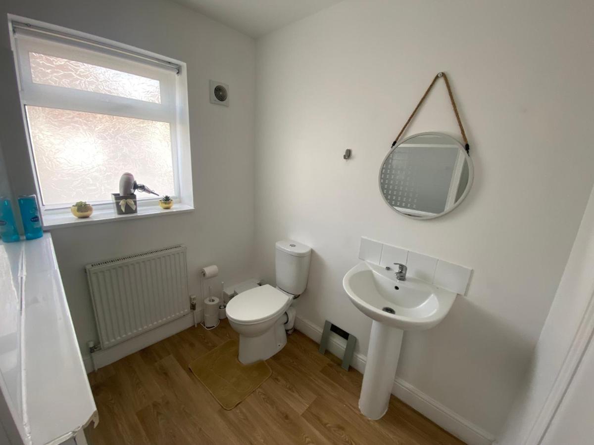 Private House With Free Park For Group Near Wembley Station * London