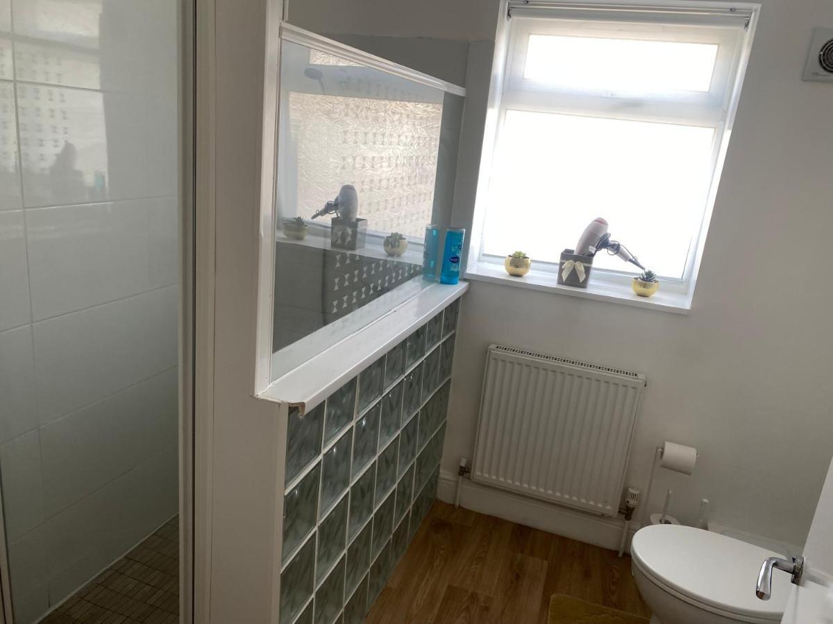 Private House With Free Park For Group Near Wembley Station Ferienhaus *