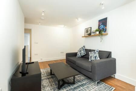 Flat With Garden Wpra Apartment London