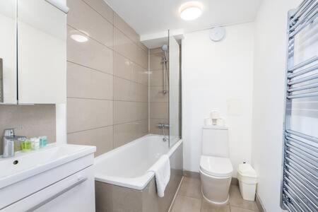 Apartment Flat With Garden Wpra