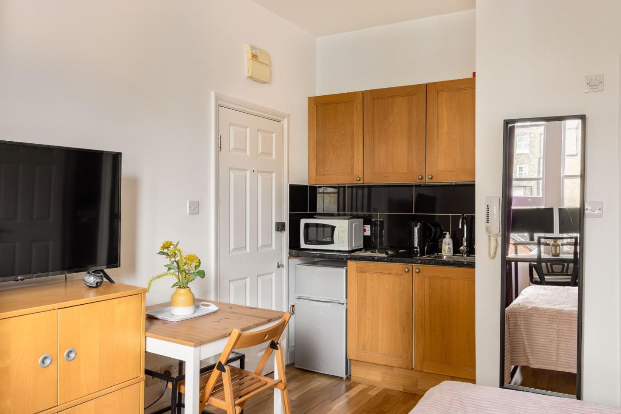 South Kensington Courtfield Gardens studio * Londres