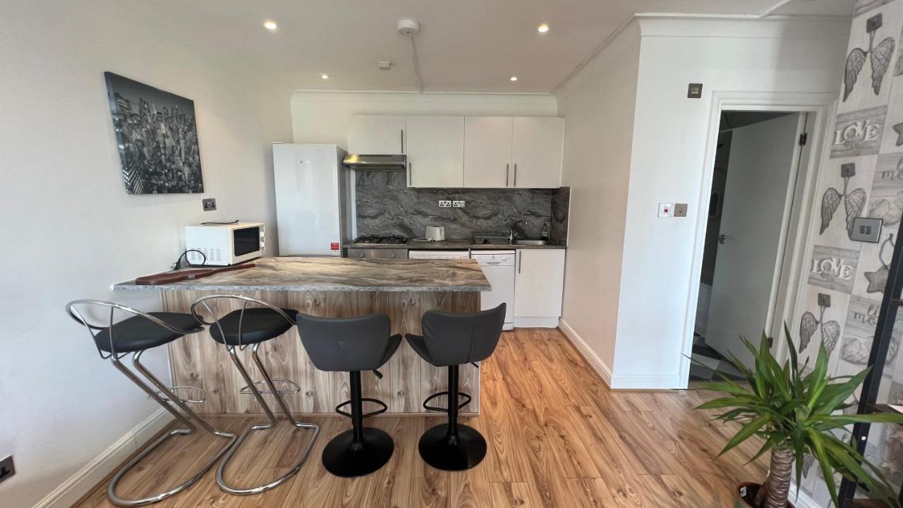 Apartamento Comfy 2 Bedroom - Finchley Road, Londres