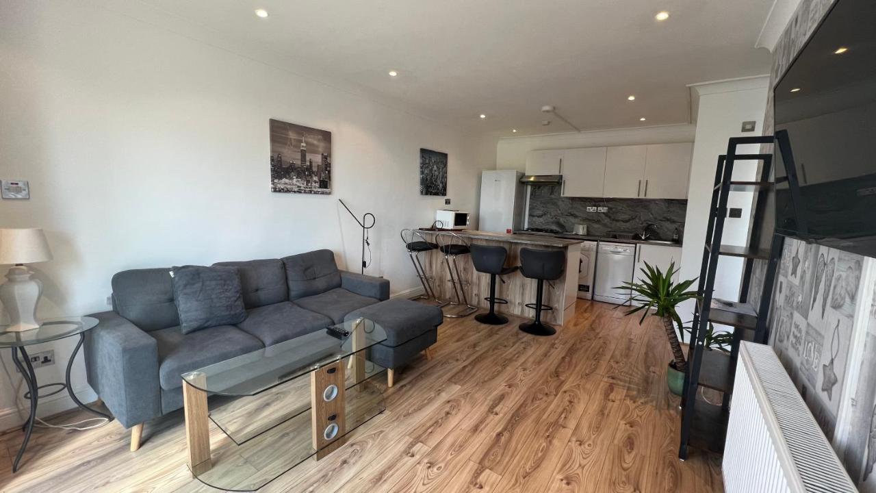 Comfy 2 Bedroom - Finchley Road, Apartamento Londres