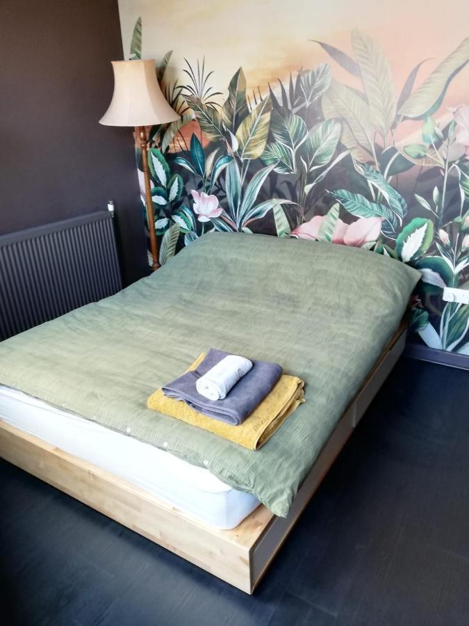 Canal View 1 Bed In Zone 1 *