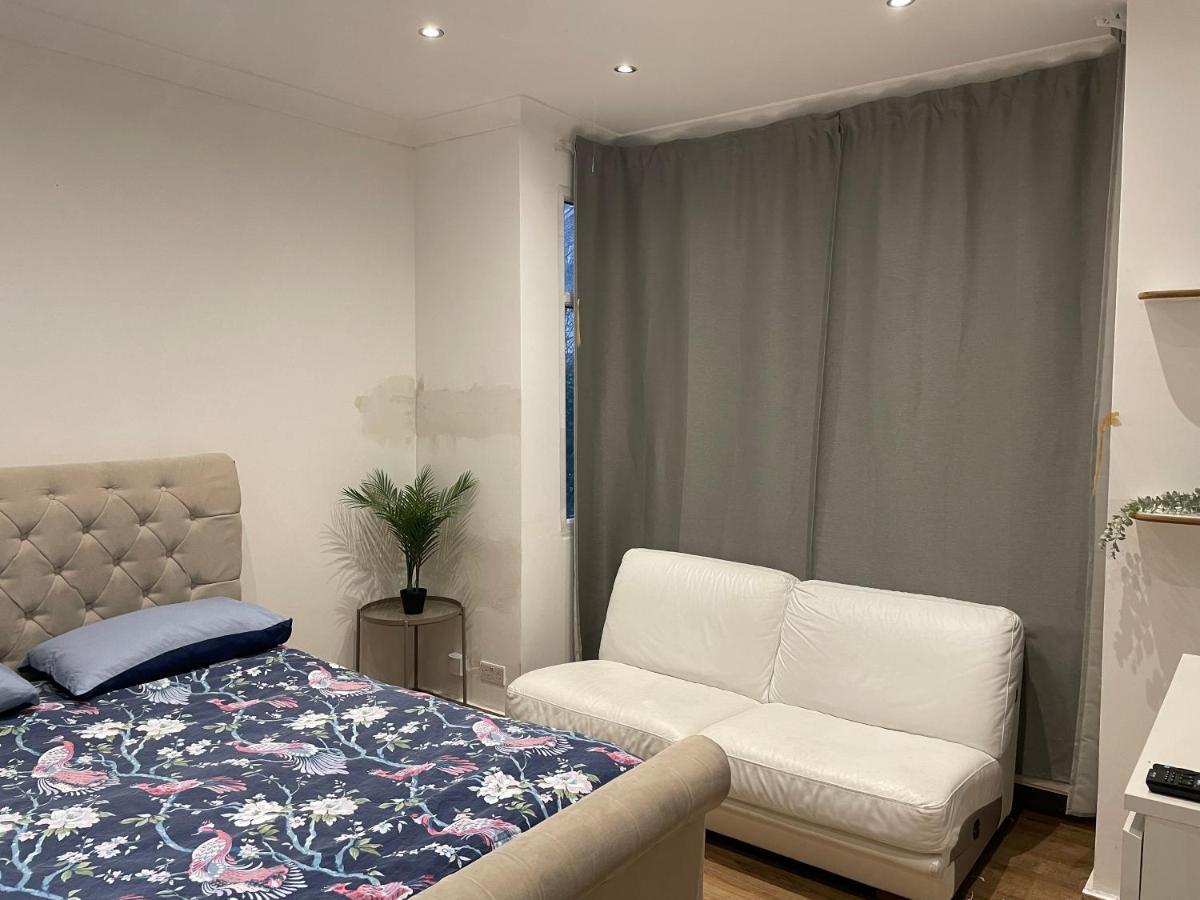 Pensión Private Room- Direct Travel Central/ Heathrow *